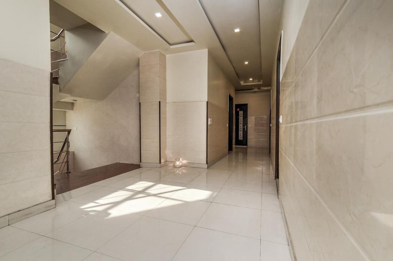 Collection O 76248 Hotel D Crown Ню Делхи Екстериор снимка