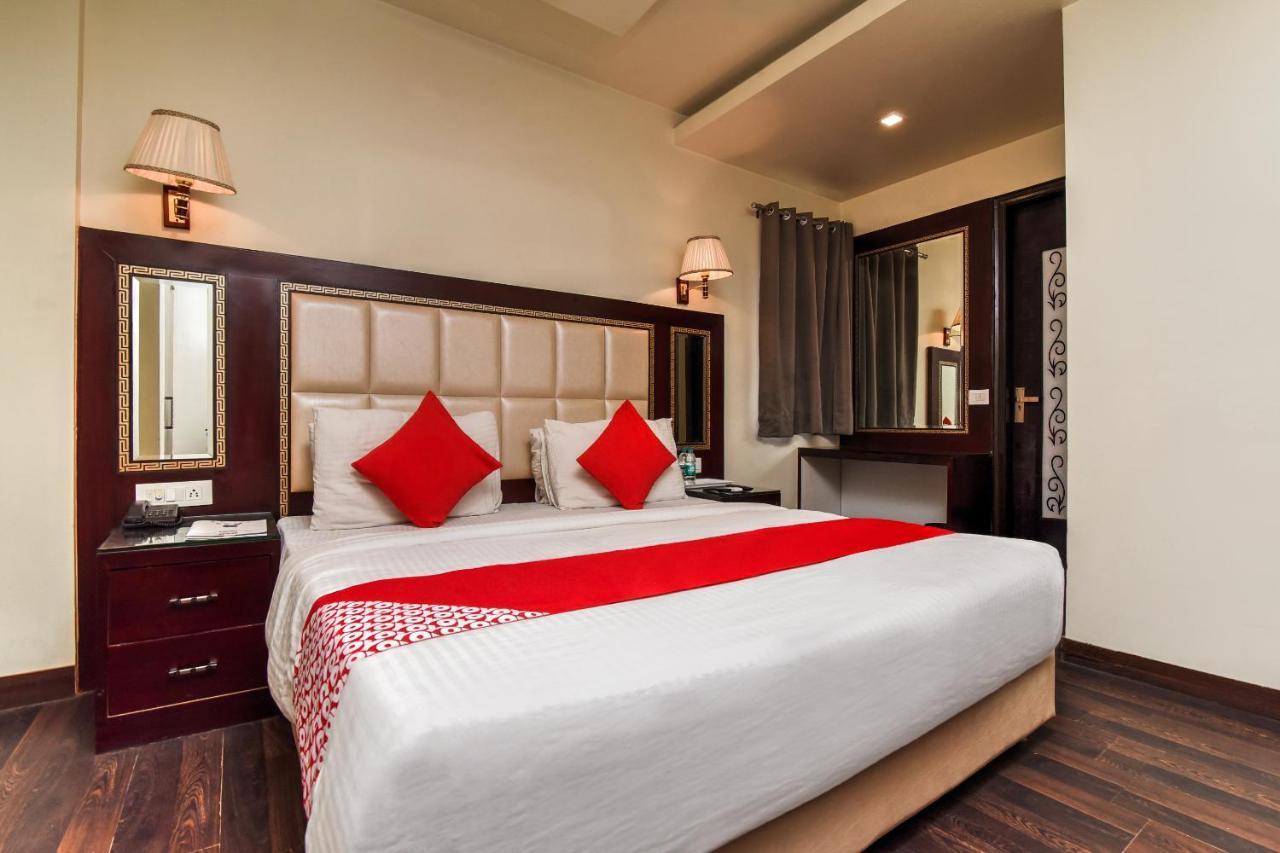 Collection O 76248 Hotel D Crown Ню Делхи Екстериор снимка