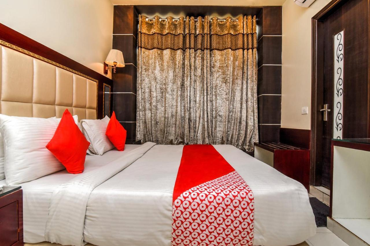 Collection O 76248 Hotel D Crown Ню Делхи Екстериор снимка