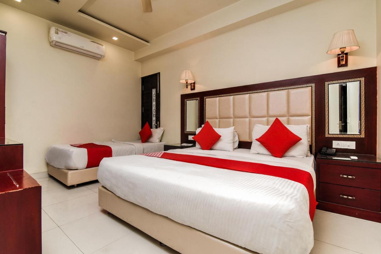 Collection O 76248 Hotel D Crown Ню Делхи Екстериор снимка