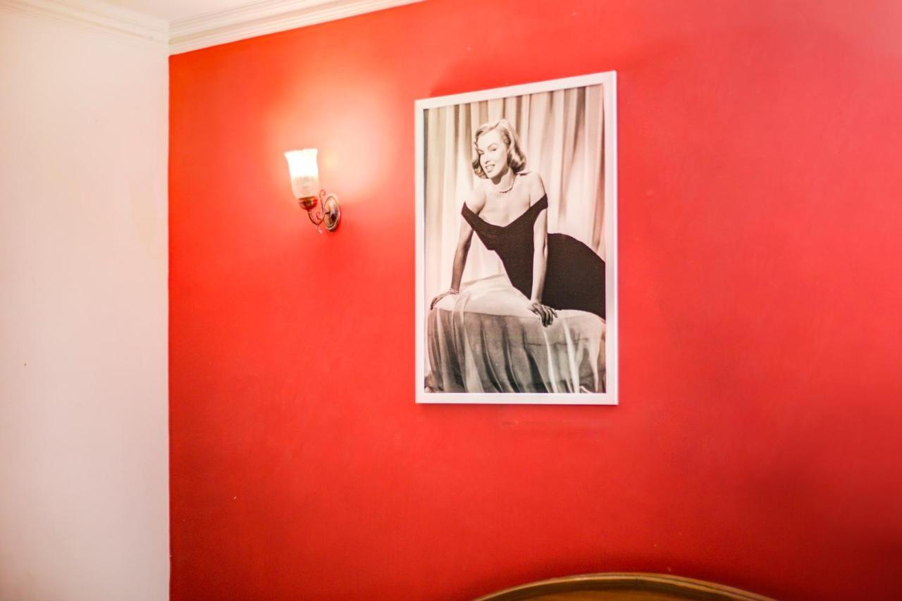 Collection O 76248 Hotel D Crown Ню Делхи Екстериор снимка