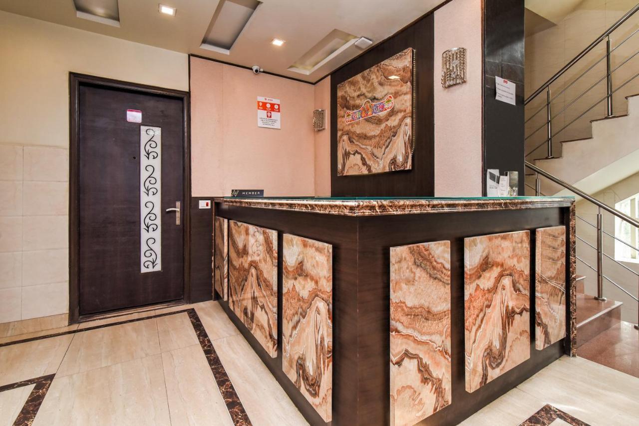 Collection O 76248 Hotel D Crown Ню Делхи Екстериор снимка