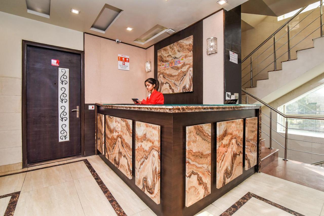 Collection O 76248 Hotel D Crown Ню Делхи Екстериор снимка